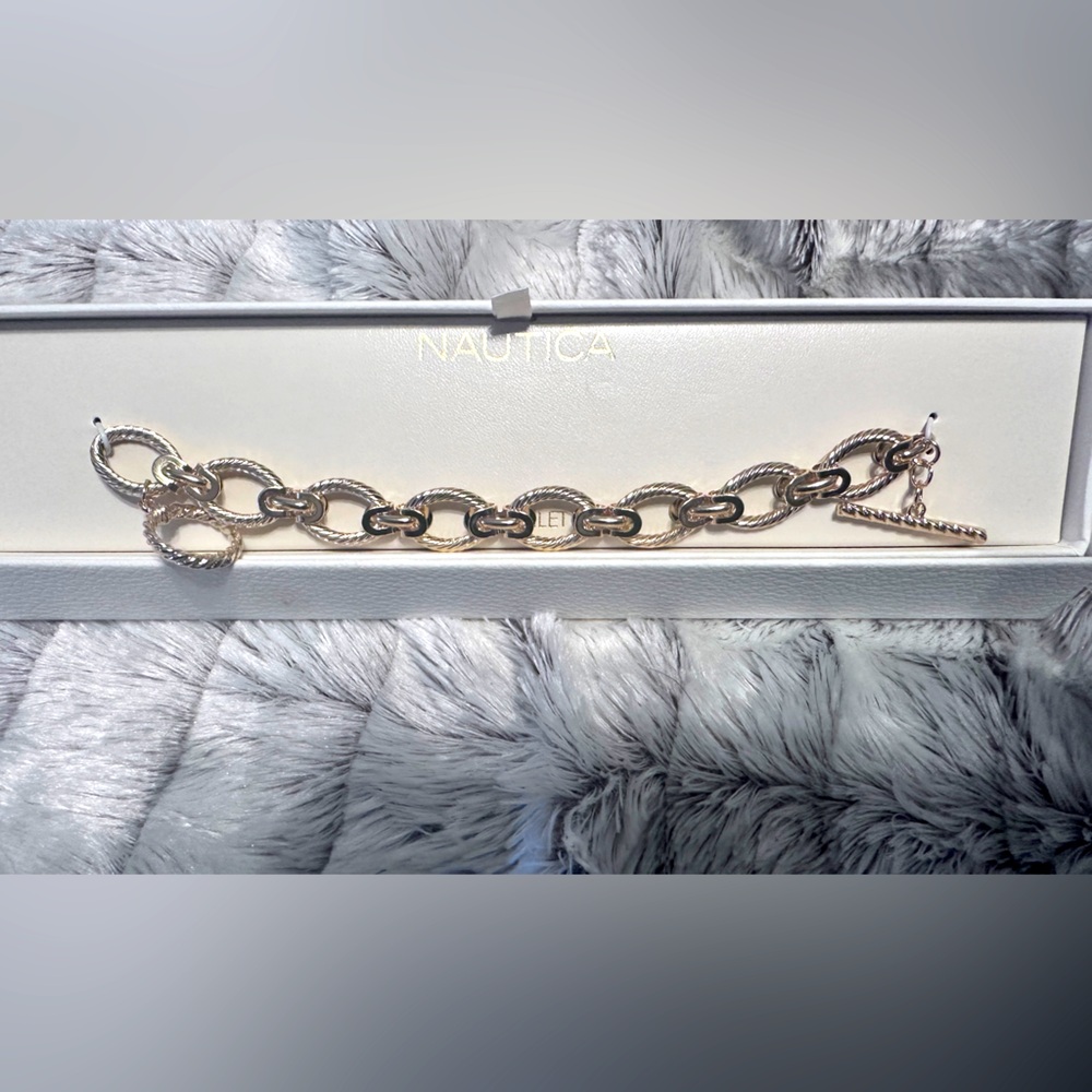 Nautical gold tone 7 in bracelet